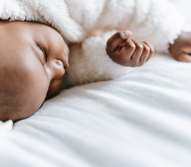 Couvrir bébé la nuit : Conseils pour des nuits paisibles